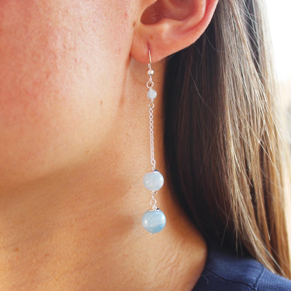 Craquez pour ces boucles d'oreilles perles aigue-marine et découvrez les vertus de cette pierre fine !