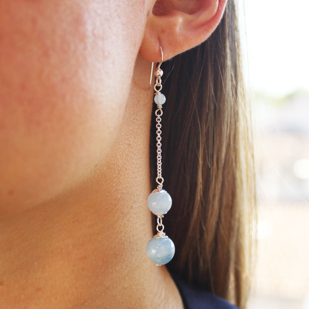 Craquez pour ces boucles d'oreilles perles aigue-marine et découvrez les vertus de cette pierre fine !