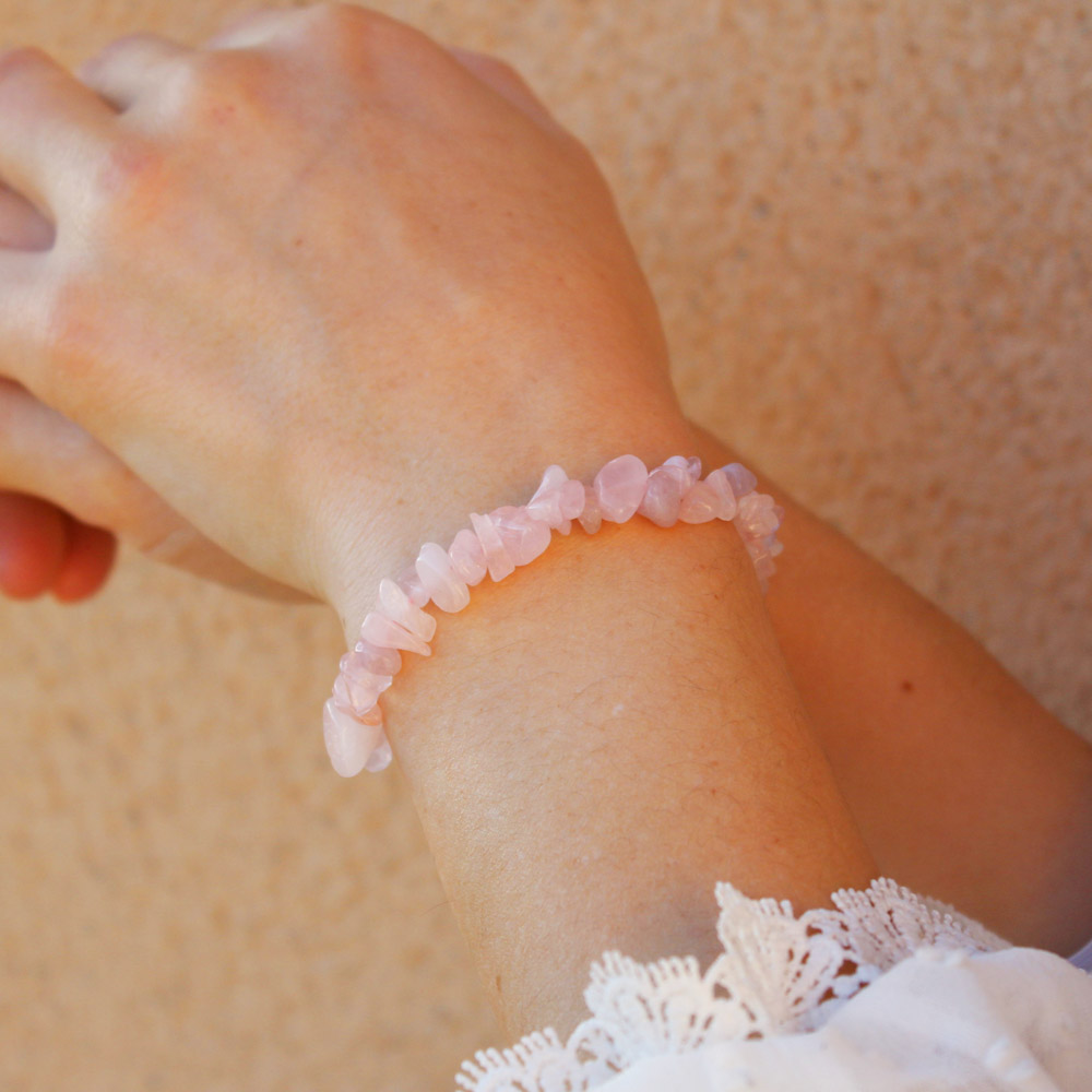 Découvrez notre bracelet baroque en quartz rose