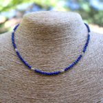 En panne d'idée cadeau ? Ce collier lapis lazuli et argent sera parfait pour l'une de vos proches !