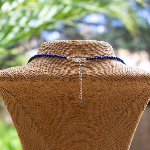 Faites-vous plaisir en vous offrant cet élégant collier lapis lazuli !