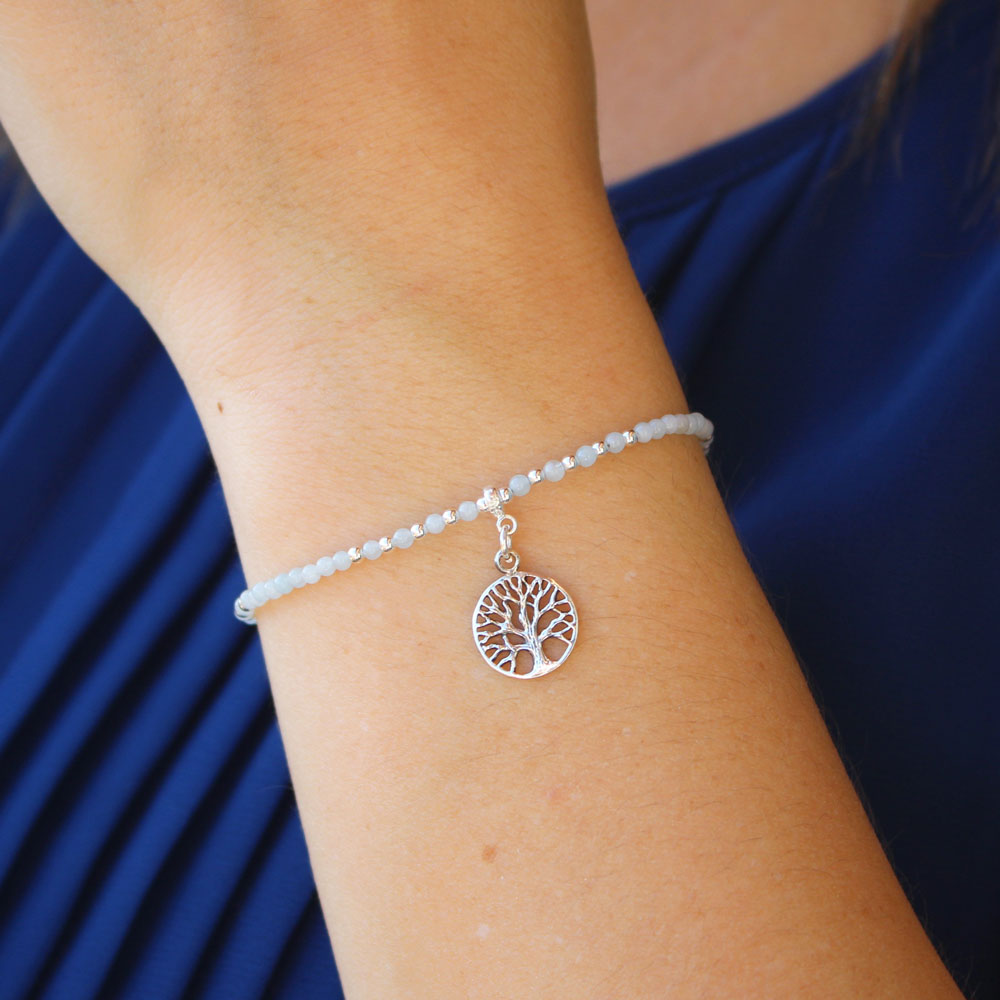 Laissez-vous tenter par ce charmant bracelet arbre de vie aigue-marine !