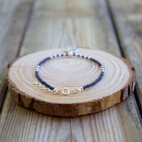Découvrez cet élégant bracelet fleur de vie lapis lazuli qui habillera toutes vos tenues !