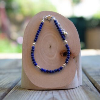 Découvrez cet élégant bracelet perles lapis lazuli qui habillera toutes vos tenues !