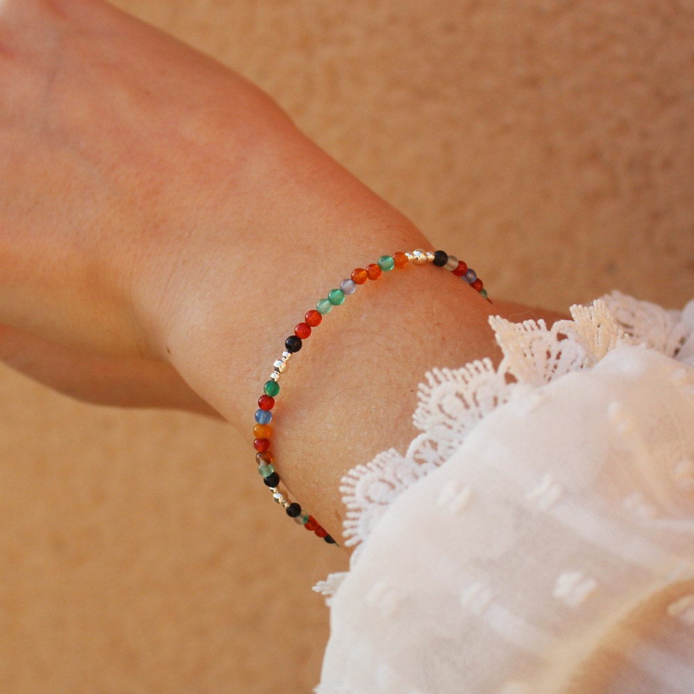 Ce bracelet perles multi-pierres sera le cadeau idéal pour faire plaisir à tous les coups !