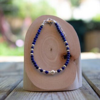 Ce bracelet simple lapis lazuli et argent sera le cadeau idéal pour faire plaisir à tous les coups !