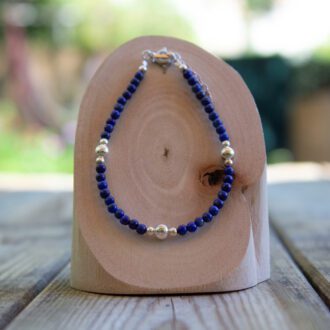 Ce bracelet simple lapis lazuli sera le cadeau idéal pour faire plaisir à tous les coups !