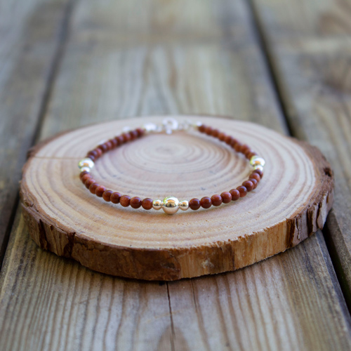 Laissez-vous tenter par ce charmant bracelet simple pierre de soleil !
