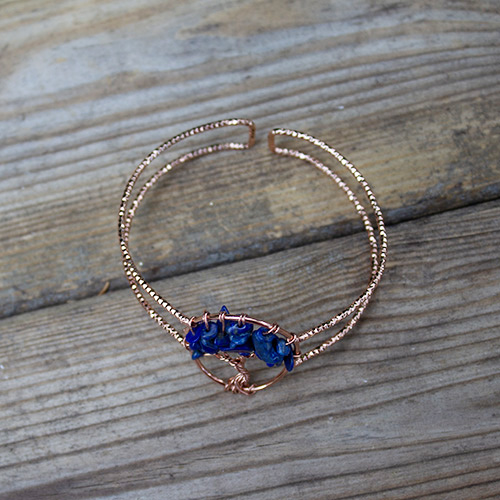 Découvrez cet élégant bracelet cuivre arbre de vie lapis lazuli qui habillera toutes vos tenues !