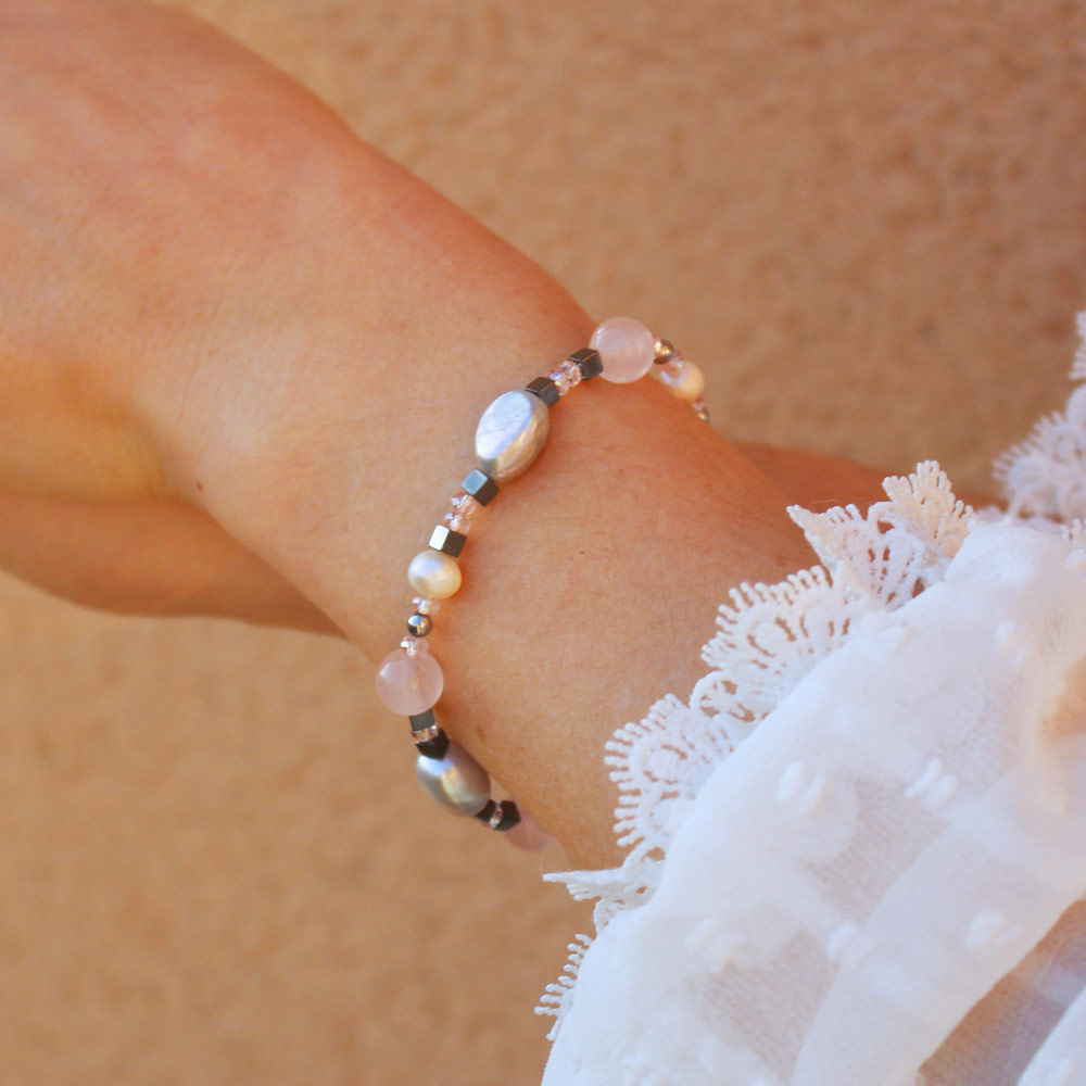 Découvrez notre bracelet en quartz rose et en perles d'eau douce