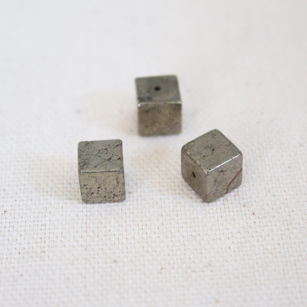 Appret en forme de cube en pierre naturelle de pyrite