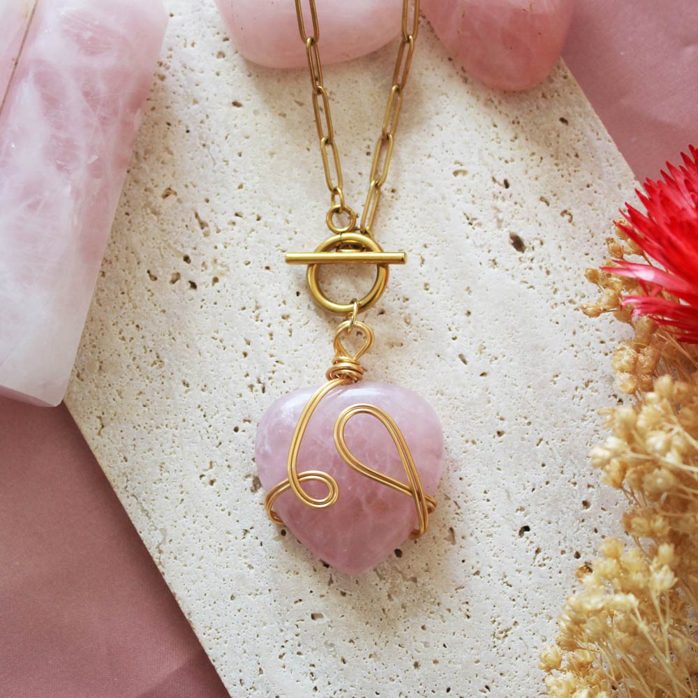 Découvrez notre collier bahia et son pendentif en quartz rose !