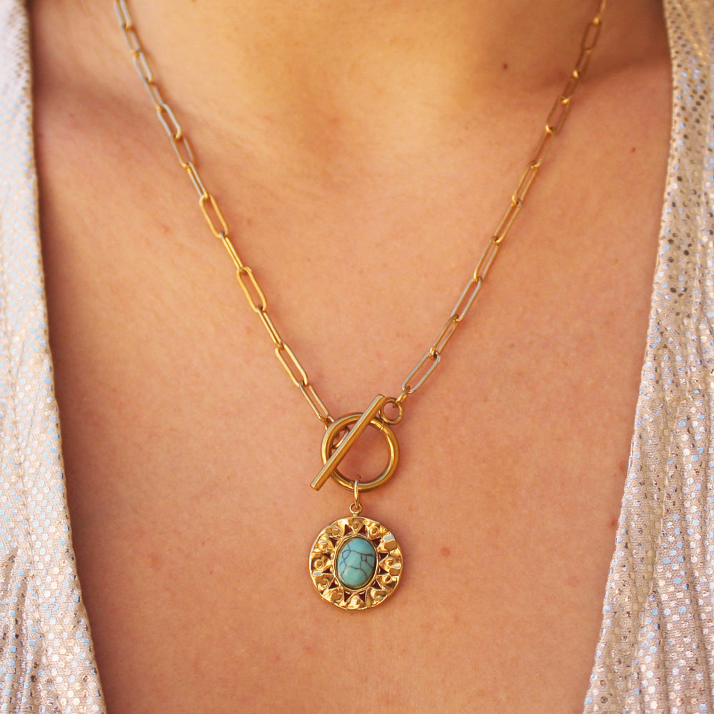 Découvrez notre collier Sintra et son pendentif en howlite bleue !