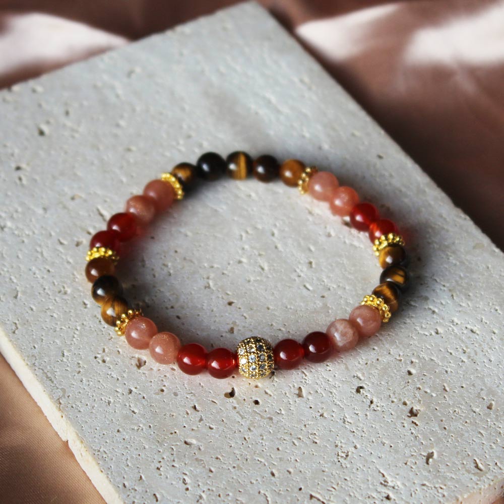 Découvrez notre bracelet GaÏa en oeil de tigre, cornaline et pierre de soleil !