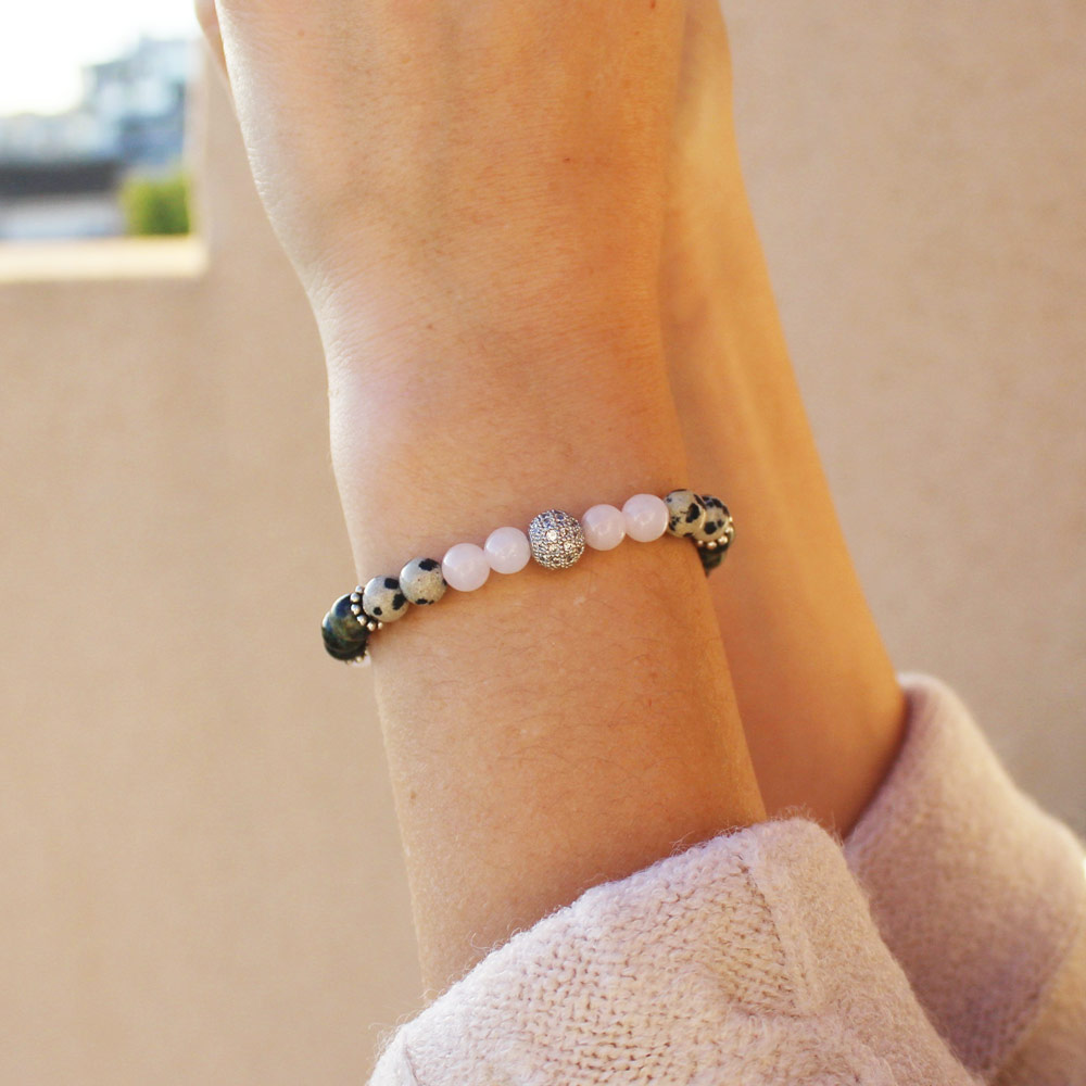 Découvrez notre bracelet Gaïa en turquoise africaine, quartz rose et jaspe dalmatien !