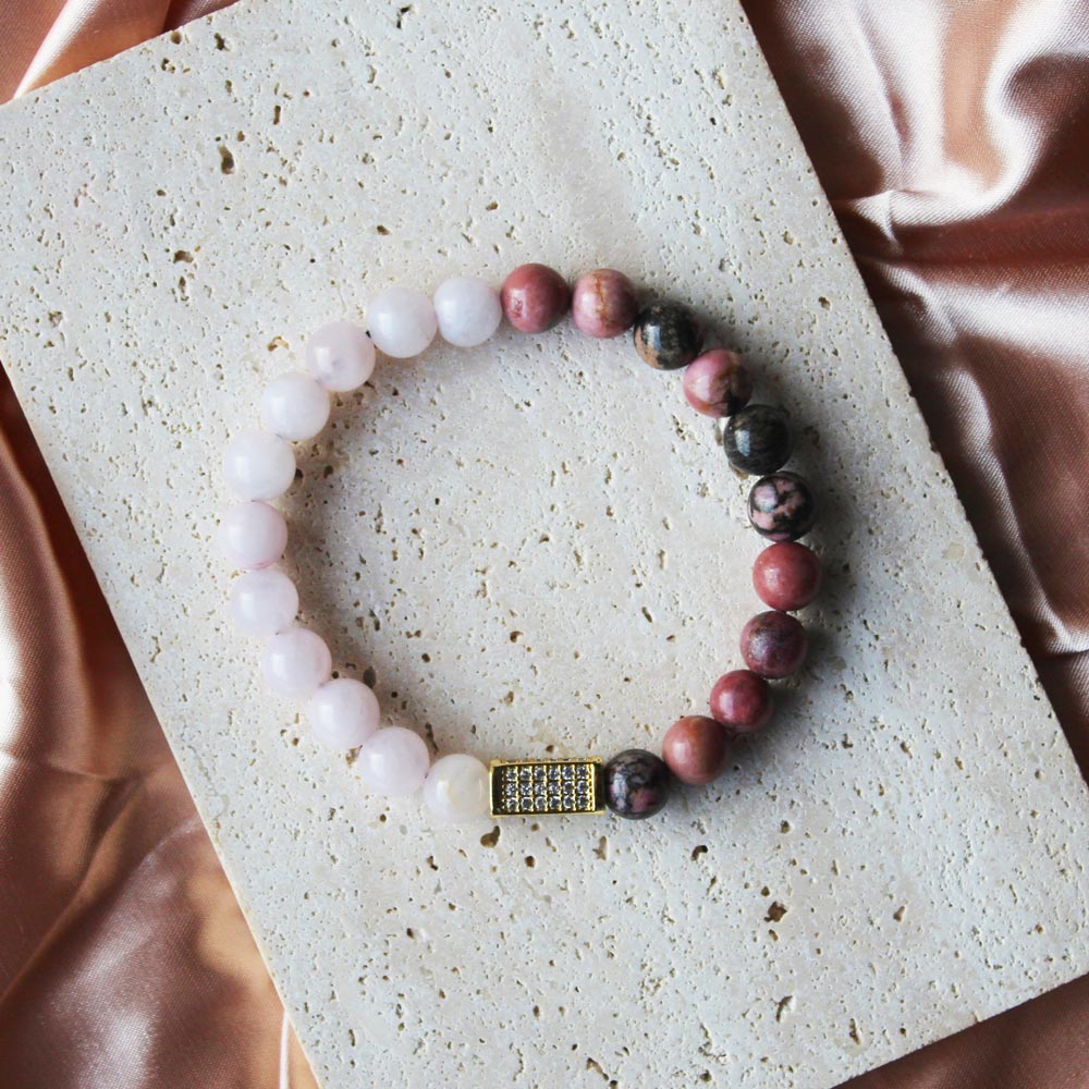 Découvrez notre bracelet Thalie en rhodonite et en quartz rose