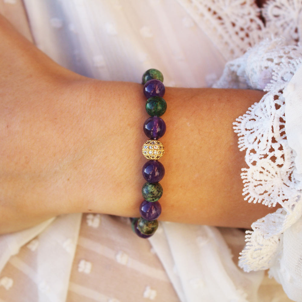 Découvrez notre bracelet Némésis en améthyste et turquoise africaine !