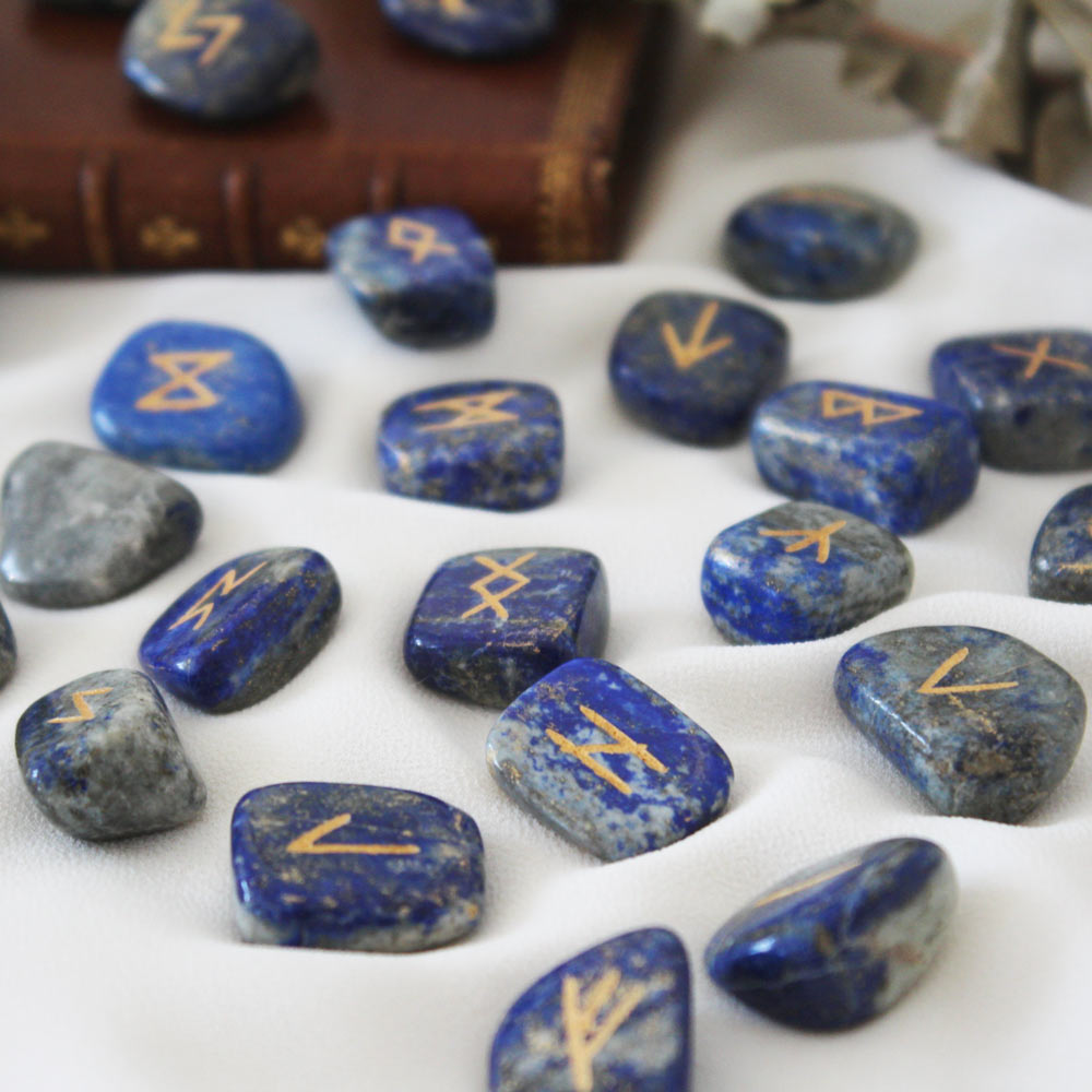 Runes lapis lazuli zoom