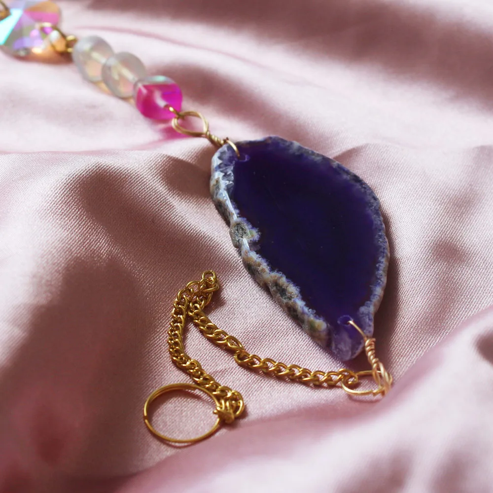 Découvrez notre capteur de soleil "Agate mystique" avec sa tranche d'agate violette