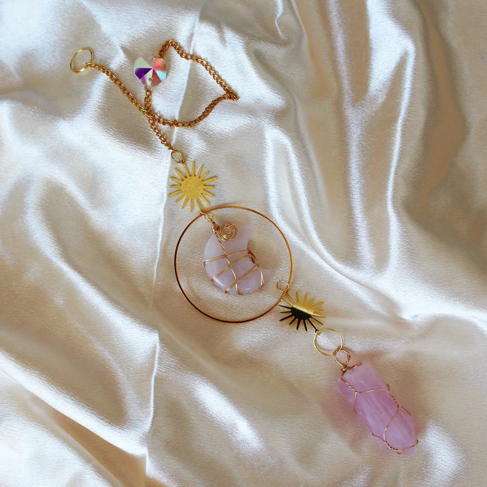 Découvrez notre capteur de soleil "Soleil sacré" en quartz rose