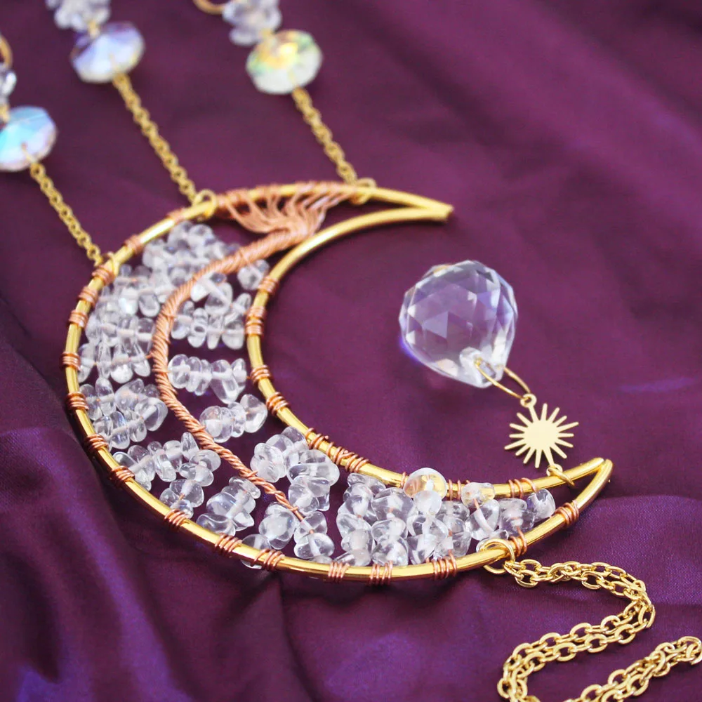 Découvrez notre capteur de soleil "Aura lunaire" en cristal de roche